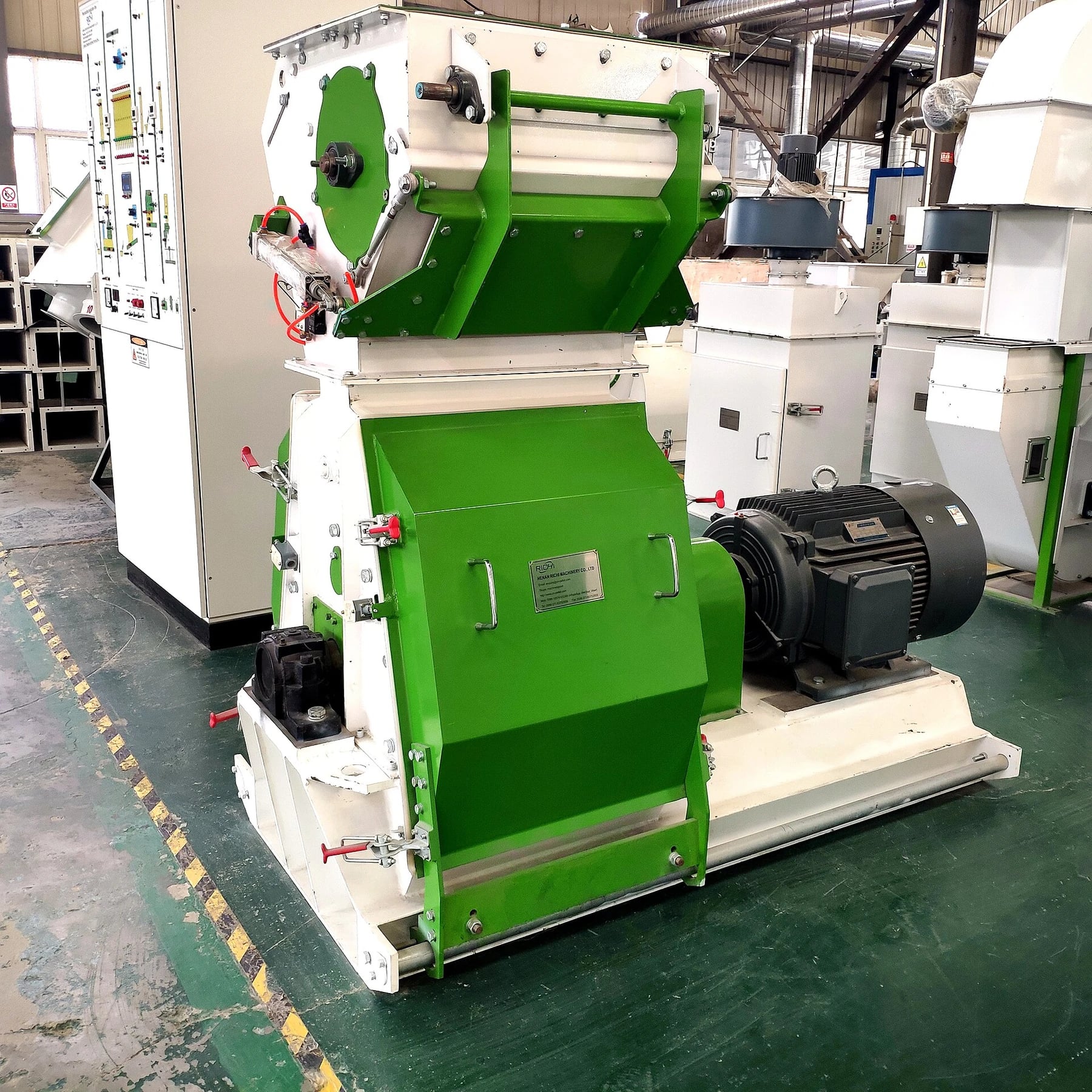 A hammer mill breaks material with rotating hammers and controls the discharge size through a screen.